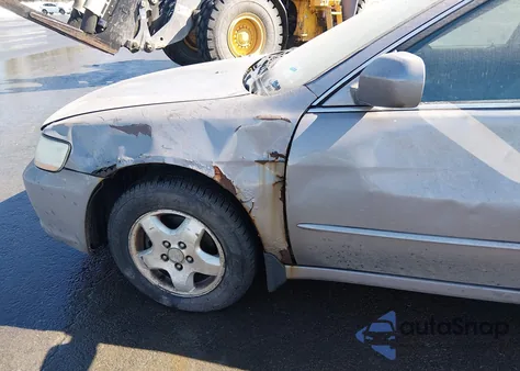 2000 Honda Accord 3.0 Ex from USA, damaged, VIN 1HGCG1652YA078479